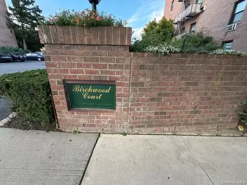 3 Birchwood Ct #1A, North Hempstead, NY 11501