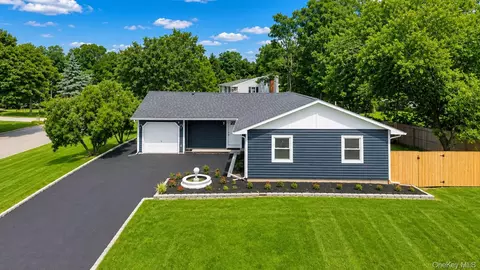 1 Martin Ct, Coram, NY 11727
