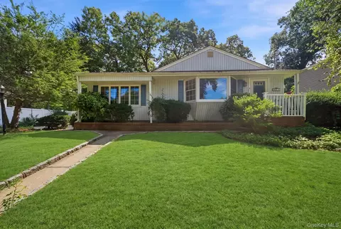 8 Dee, Huntington Station, NY 11746