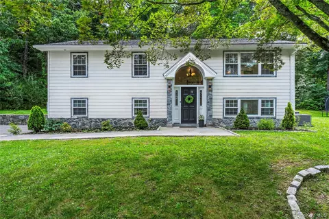 15 Cobblestone Ln, Cortlandt, NY 10567