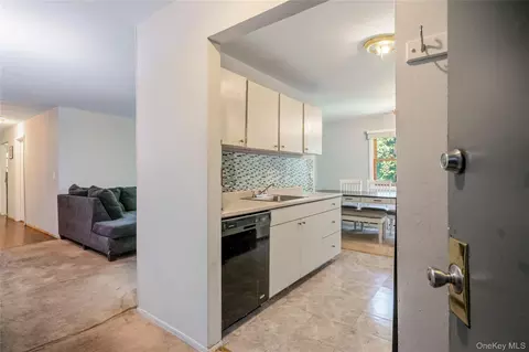Entry Way - 2453 Union #20B, Islip, NY 11751 photo 1 of 1