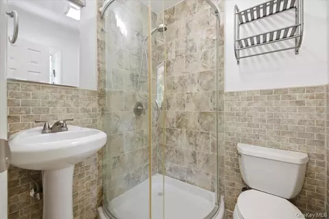 Bath - 52 Blanche, Plainview, NY 11803 photo 1 of 4