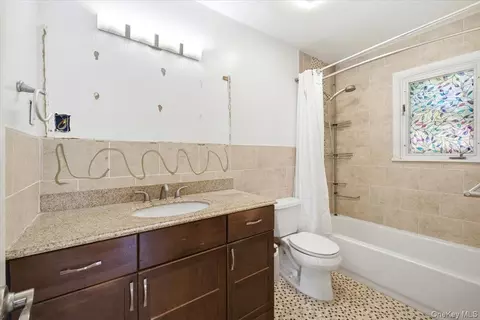 Bath - 52 Blanche, Plainview, NY 11803 photo 2 of 4