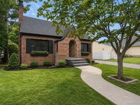 203 Massachusetts Ave, Massapequa, NY 11758