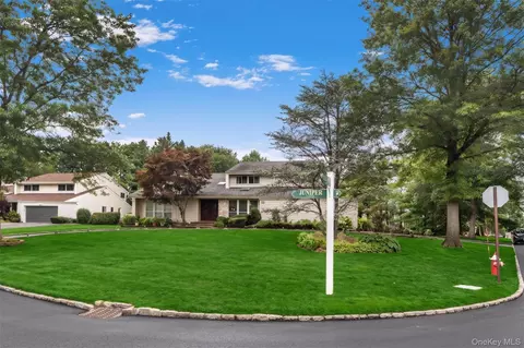 70 Juniper Ln, Syosset, NY 11791