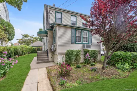 141 Elmwood St, Valley Stream, NY 11581