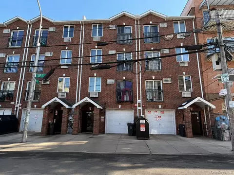 101-18 39th Ave, New York, NY 11368