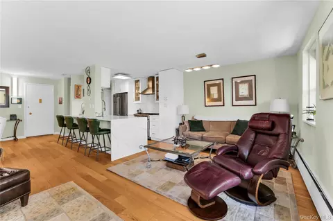 1085 Warburton #210, Yonkers, NY 10701