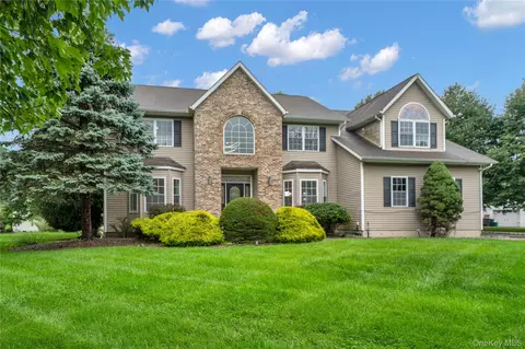 9 Gooler Ct, Stony Point, NY 10980
