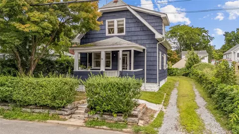 6 Littleworth Ln, Sea Cliff, NY 11579