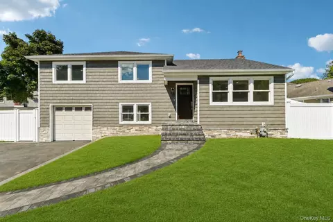 3176 Morgan Dr, Wantagh, NY 11793