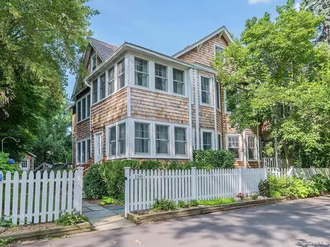 150 Franklin Ave, Sea Cliff, NY 11579