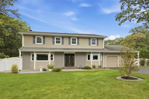 6 Stuyvesant Cir W, Setauket, NY 11733
