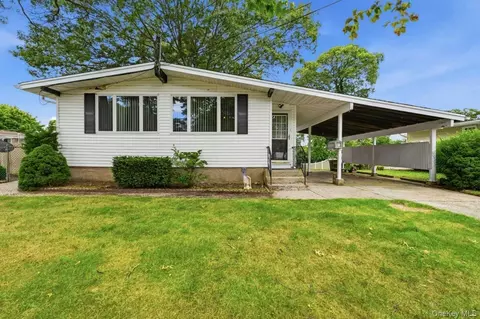 90 Samuel St, Lake Ronkonkoma, NY 11779