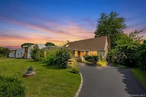 38 Imperial Dr, Selden, NY 11784