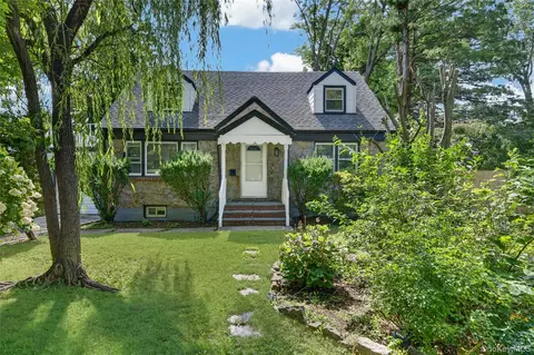 343 Sylvan Ln, Westbury, NY 11590