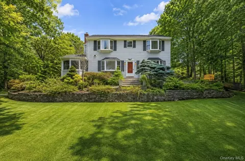 4 Chaucer Rd, Staatsburg, NY 12580