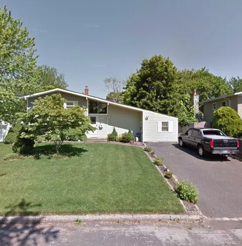 128 W Court Dr, Centereach, NY 11720