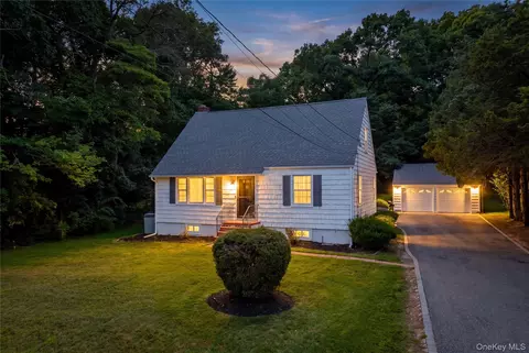 99 Warner Rd, Huntington, NY 11743