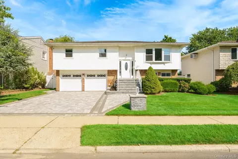 221 Roosevelt Ave, Massapequa Park, NY 11762