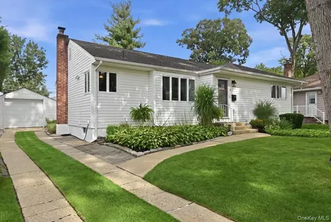 1471 Beech Ln, East Meadow, NY 11554