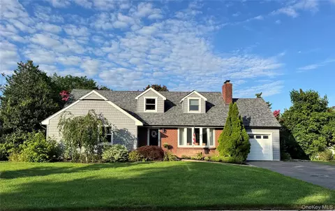 51 Bayway Ave, Bay Shore, NY 11706