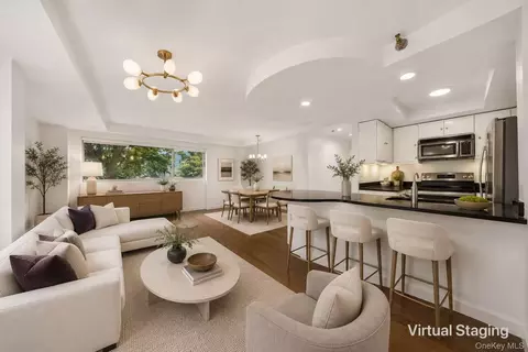 88 Cuttermill Rd #322, North Hempstead, NY 11021