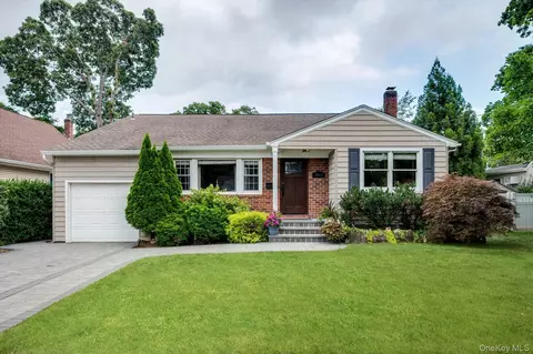 1415 Gaston St, Wantagh, NY 11793