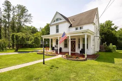 9 Hughes Ave, Staatsburg, NY 12580