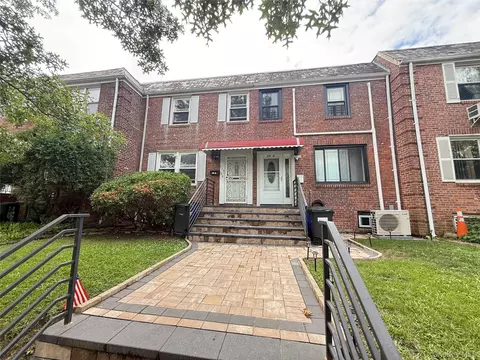 21516 46th Ave, New York, NY 11361
