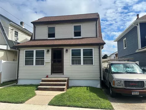 9005 Springfield Blvd, New York, NY 11428