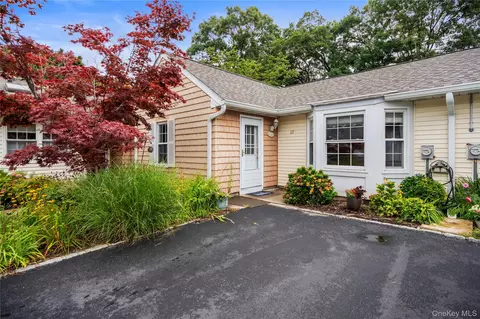 17 Revere Dr, Sayville, NY 11782