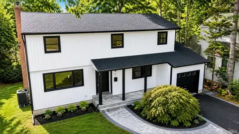 441 Roslyn Rd, North Hempstead, NY 11596
