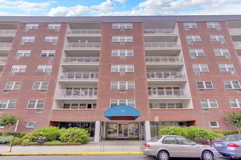 711 Shore Rd #1N, Long Beach, NY 11561