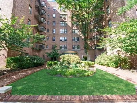 69-10 Yellowstone Blvd #202, New York, NY 11375