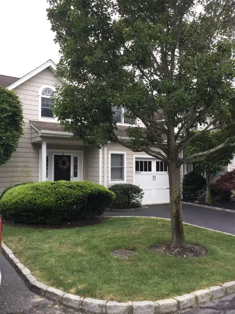 32 Coral Ln, Sayville, NY 11782