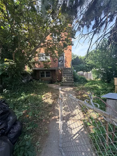 4200 E Tremont Ave, New York, NY 10465