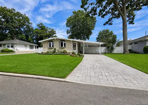 21 Duane Dr, Lake Ronkonkoma, NY 11779