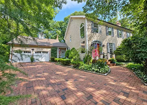 259 Astor Dr, Sayville, NY 11782