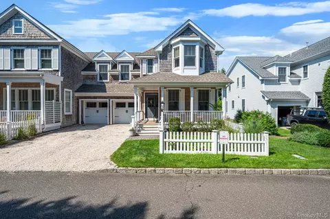 24 Pond Xing, Southampton, NY 11968