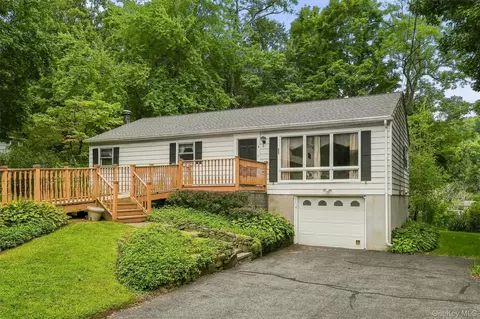 9 Michelle Dr, Newburgh, NY 12550