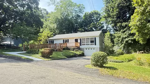 9 Michelle Dr, Newburgh, NY 12550