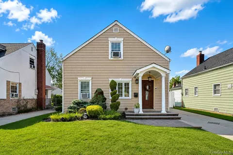 Exterior - 22 Shine Pl, Valley Stream, NY 11581 photo 1 of 3