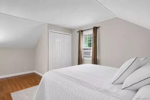 Bedroom - 22 Shine Pl, Valley Stream, NY 11581 photo 3 of 3