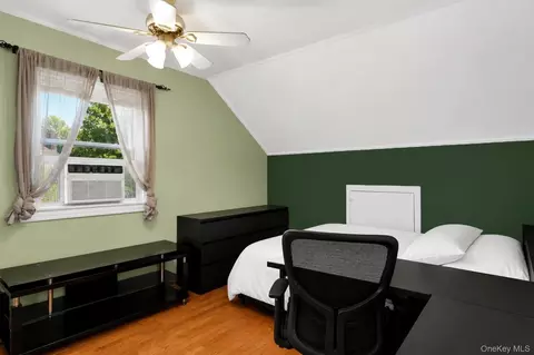 Bedroom - 22 Shine Pl, Valley Stream, NY 11581 photo 2 of 3