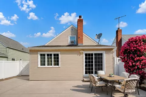 Exterior - 22 Shine Pl, Valley Stream, NY 11581 photo 3 of 3