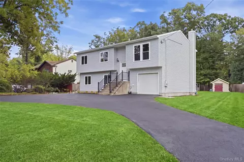 93 Mount Sinai Coram Rd, Coram, NY 11727