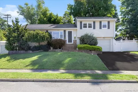 8 Foxwood Ave, Ramapo, NY 10901