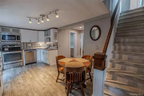 Entry Way - 13 Kemble Ave, Philipstown, NY 10516 photo 1 of 2