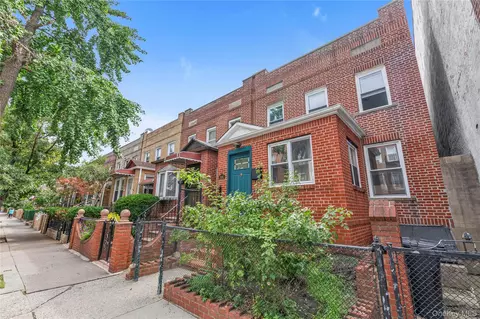 30-91 37th St, New York, NY 11103